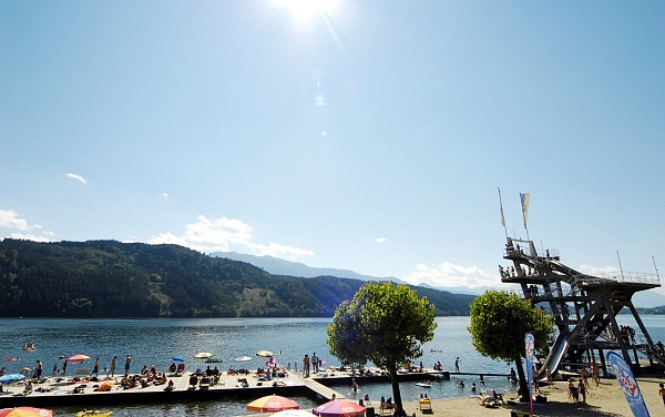 12 stabilimenti balneari aspettano gli ospitial al lago Millstätter See.