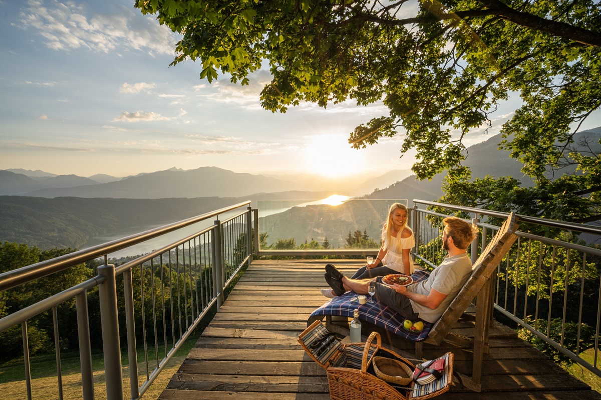 Romantisches Picknick am Fuße des Mirnocks