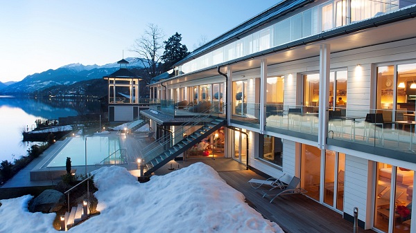 Lake Millstatt Bathhouse in Millstatt