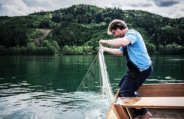 Net-fishing mit Peter Sichrowsky at Lake Millstätter See